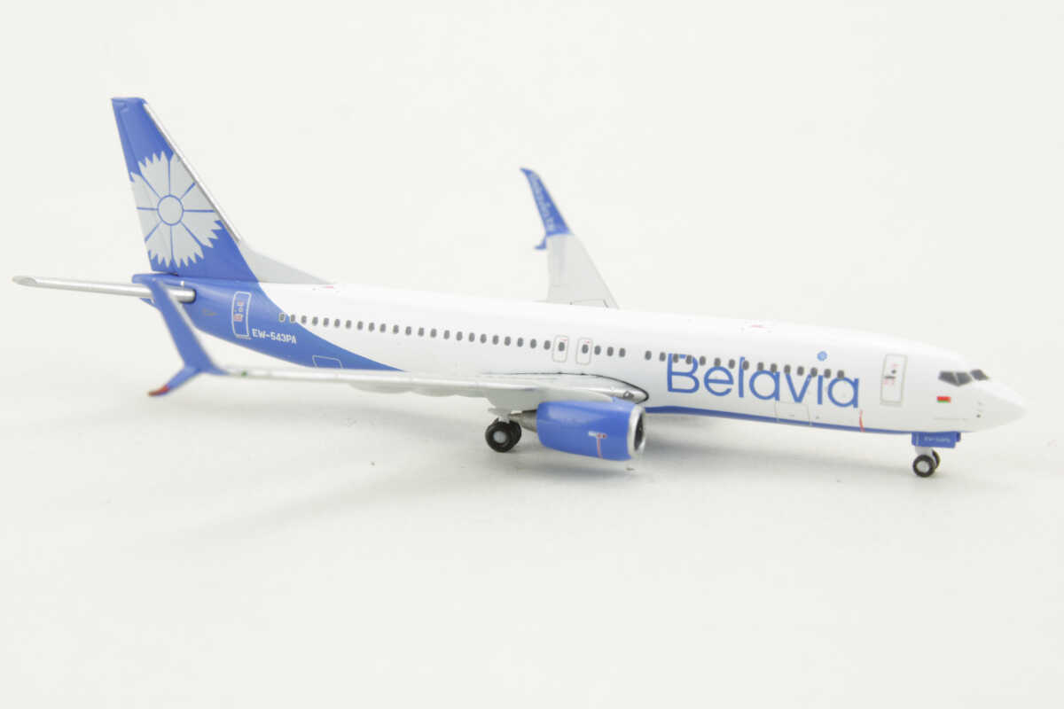 Boeing 737-800 Belavia EW-543PA Herpa 535717 1:500 – Bild 2