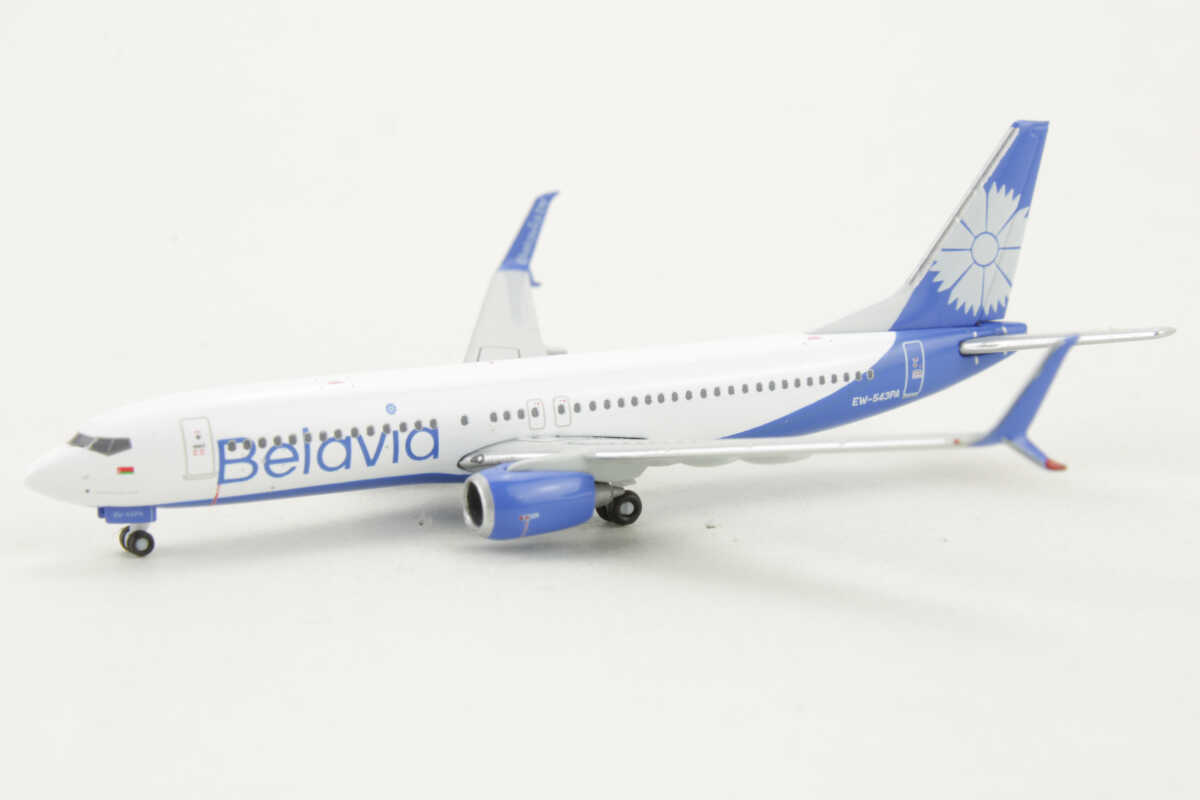 Boeing 737-800 Belavia EW-543PA Herpa 535717 1:500 – Bild 3
