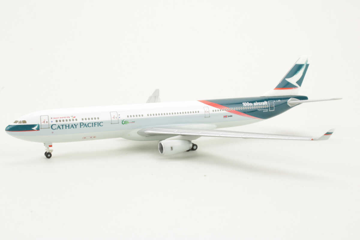 Set 2pcs Cathay Pacific A330-300 100th Aircraft & Douglas DC-3 CXcitement 1:400 – Bild 3
