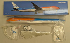Alternative view of Boeing 777-300ER KLM Royal Dutch Airlines PH-BVA PPC Holland Snap-Fit 1:200
