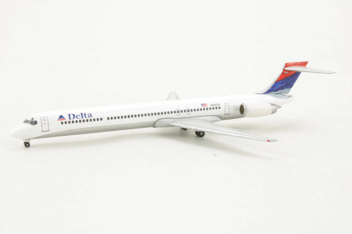 McDonnell Douglas MD-90 Delta Air Lines N906DA Herpa 507776 1:500 – Bild 3