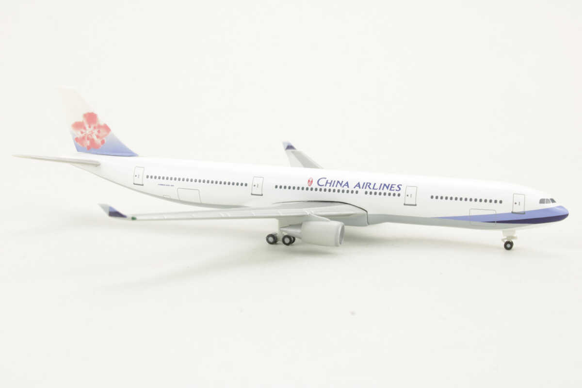 Set 3 pcs China Airlines Boeing 747 / 737 Airbus A330 Herpa 514231 1:500 – Bild 7