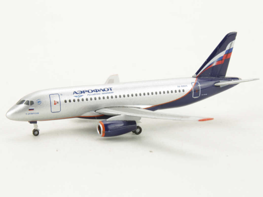 Sukhoi Superjet 100 Aeroflot RA-89025 Herpa 528078 1:500 – Bild 3