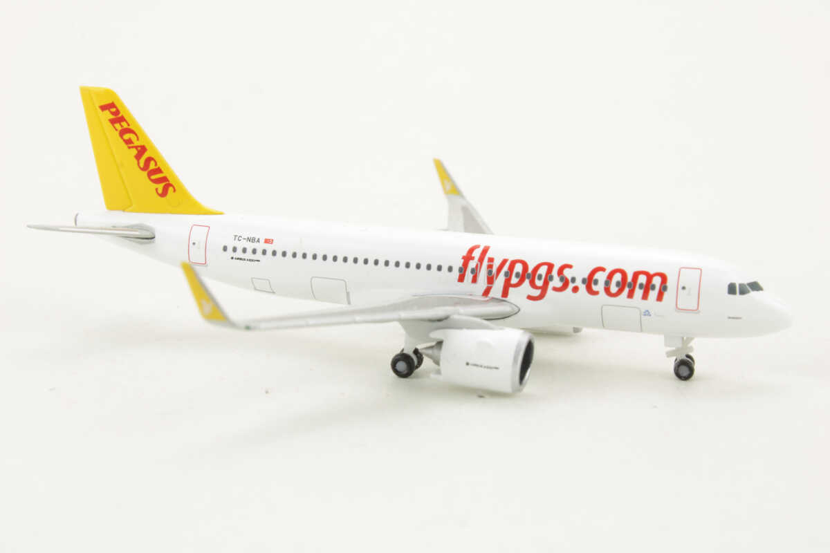 Airbus A320neo Pegasus Airlines "Demokrasi" TC-NBA Herpa 531788 1:500 – Bild 2