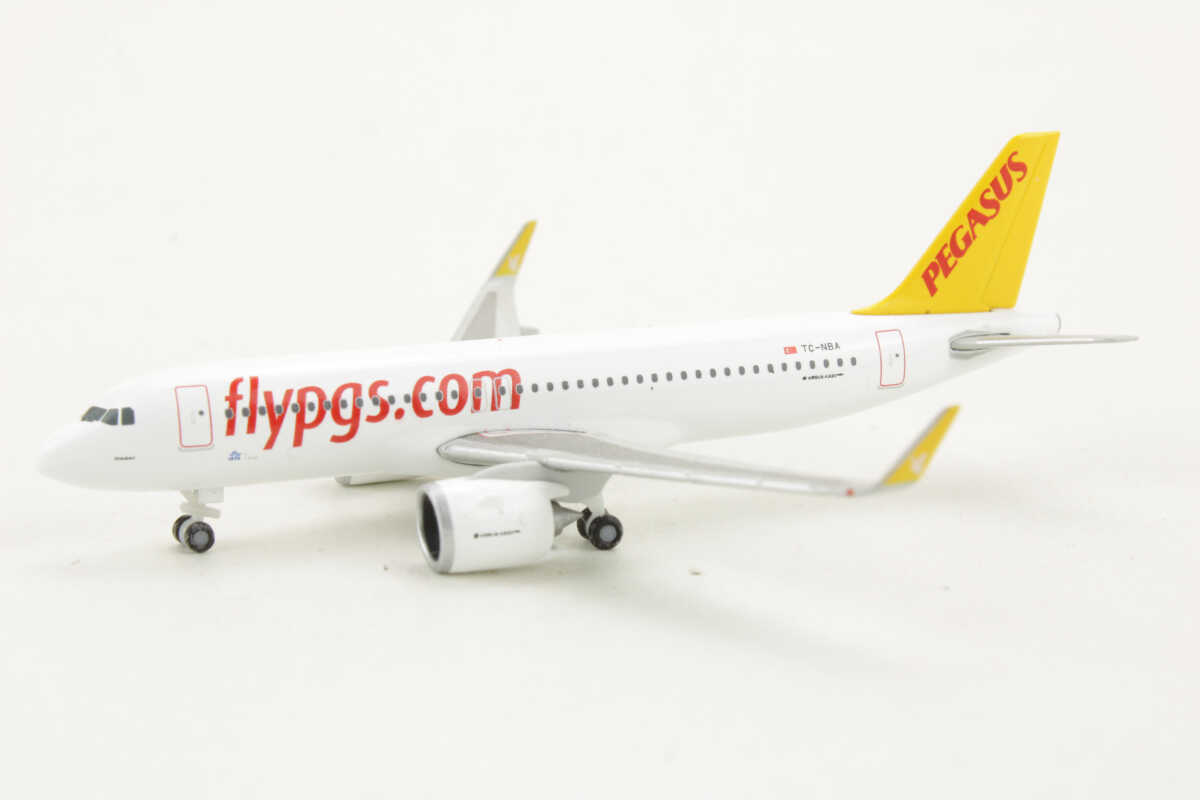 Airbus A320neo Pegasus Airlines "Demokrasi" TC-NBA Herpa 531788 1:500 – Bild 3