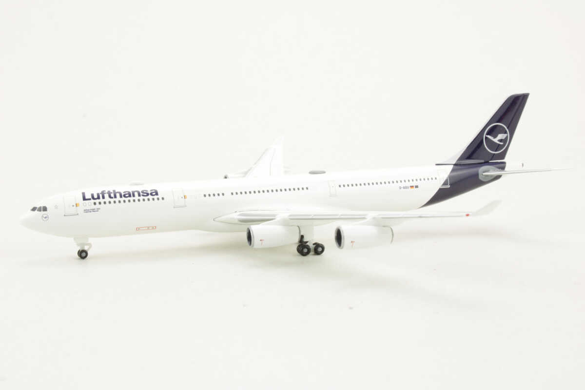 Airbus A340-300 Lufthansa "Castrop-Rauxel" D-AIGU Herpa 535410 1:500 – Bild 3