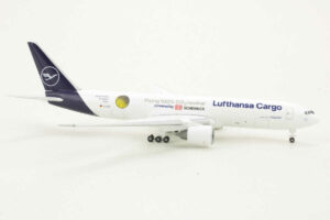 Alternative view of Boeing 777F Lufthansa Cargo "DB Schenker" D-ALFG Herpa 536103 1:500