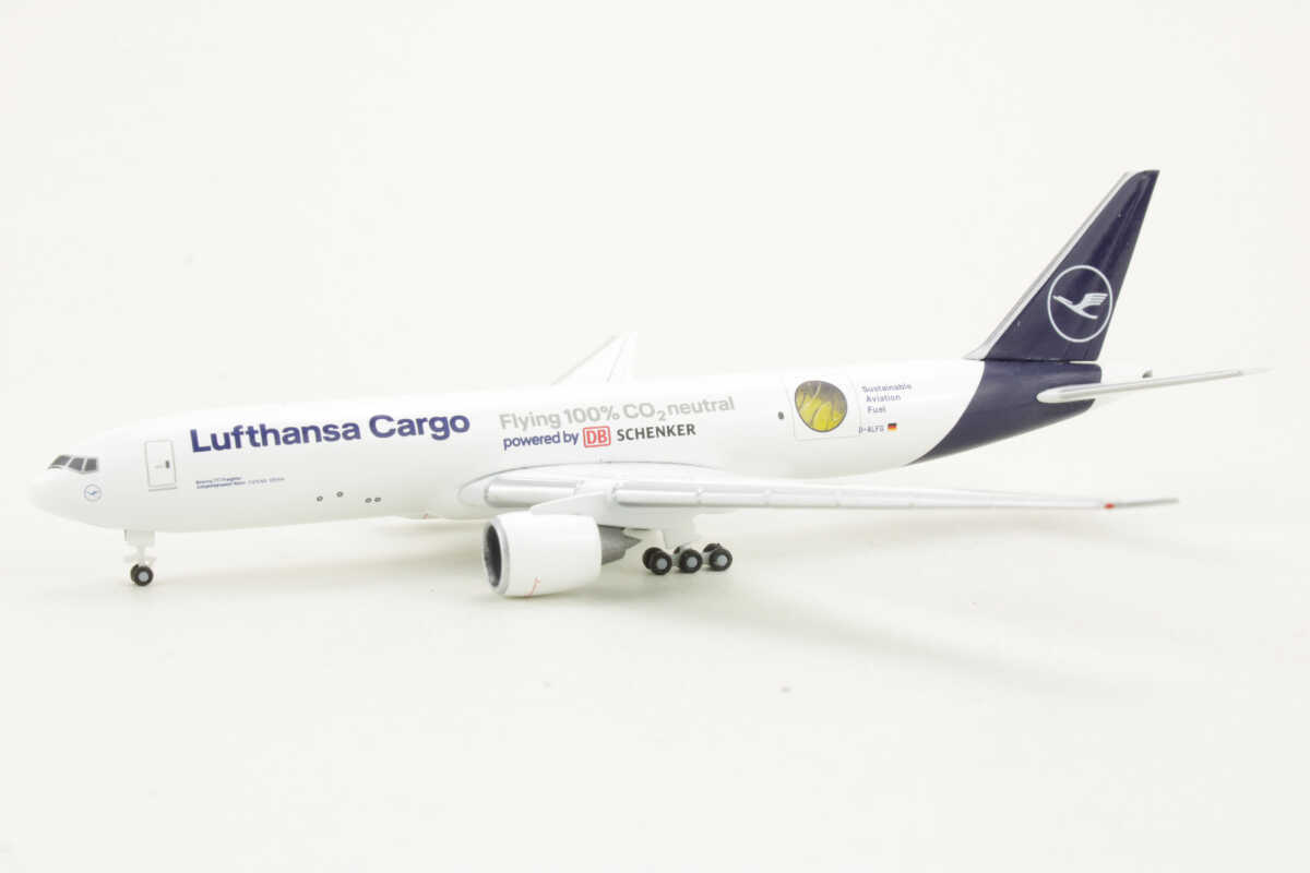 Boeing 777F Lufthansa Cargo "DB Schenker" D-ALFG Herpa 536103 1:500 – Bild 3