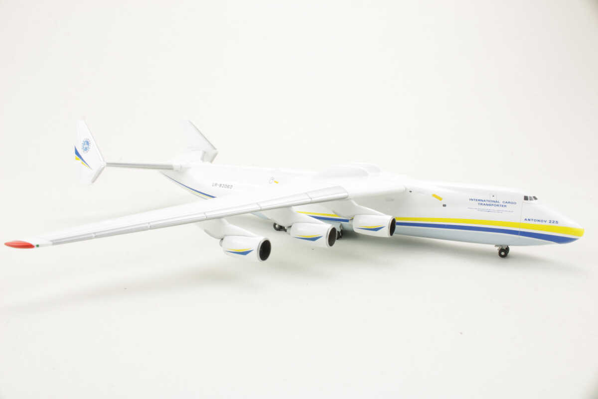 Antonov AN-225 Antonov Airlines "Mriya" UR-82060 Herpa 562287 1:400 – Bild 2