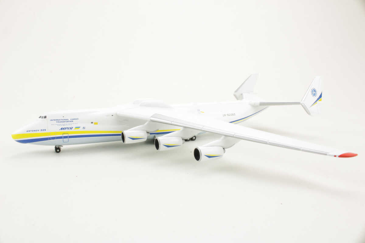 Antonov AN-225 Antonov Airlines "Mriya" UR-82060 Herpa 562287 1:400 – Bild 3