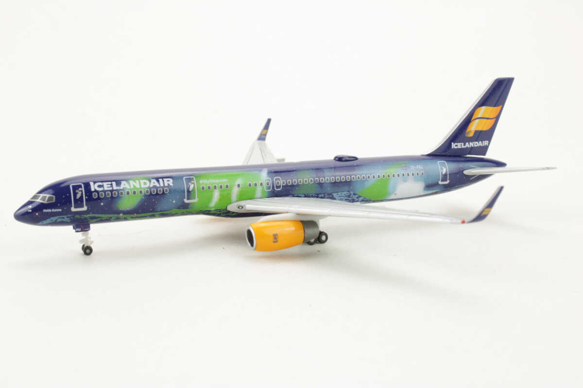 Boeing 757-200 Icelandair "Hekla Aurora" TF-FIU Herpa 562539 1:400 – Bild 3