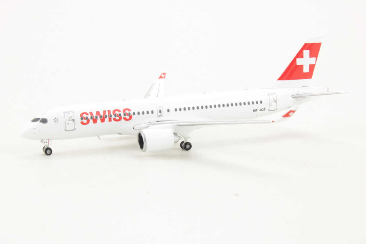 Bombardier CS300 Swiss International Air Lines HB-JCB Herpa 562614 1:400 – Bild 3