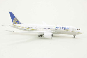 Alternative view of Boeing 787-8 United Airlines N27908 Gemini Jets GJUAL1790 1:400