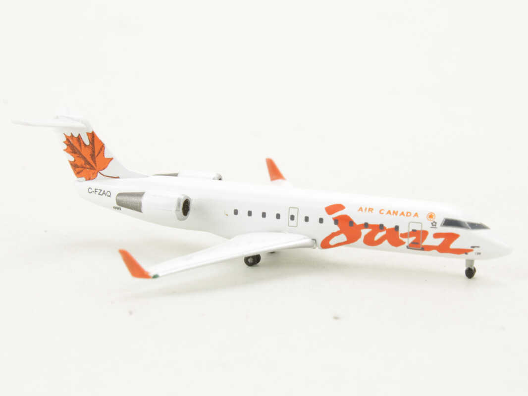 Bombardier CRJ-100ER Air Canada Jazz C-FZAQ Inflight500 IF520001 1:500 – Bild 2