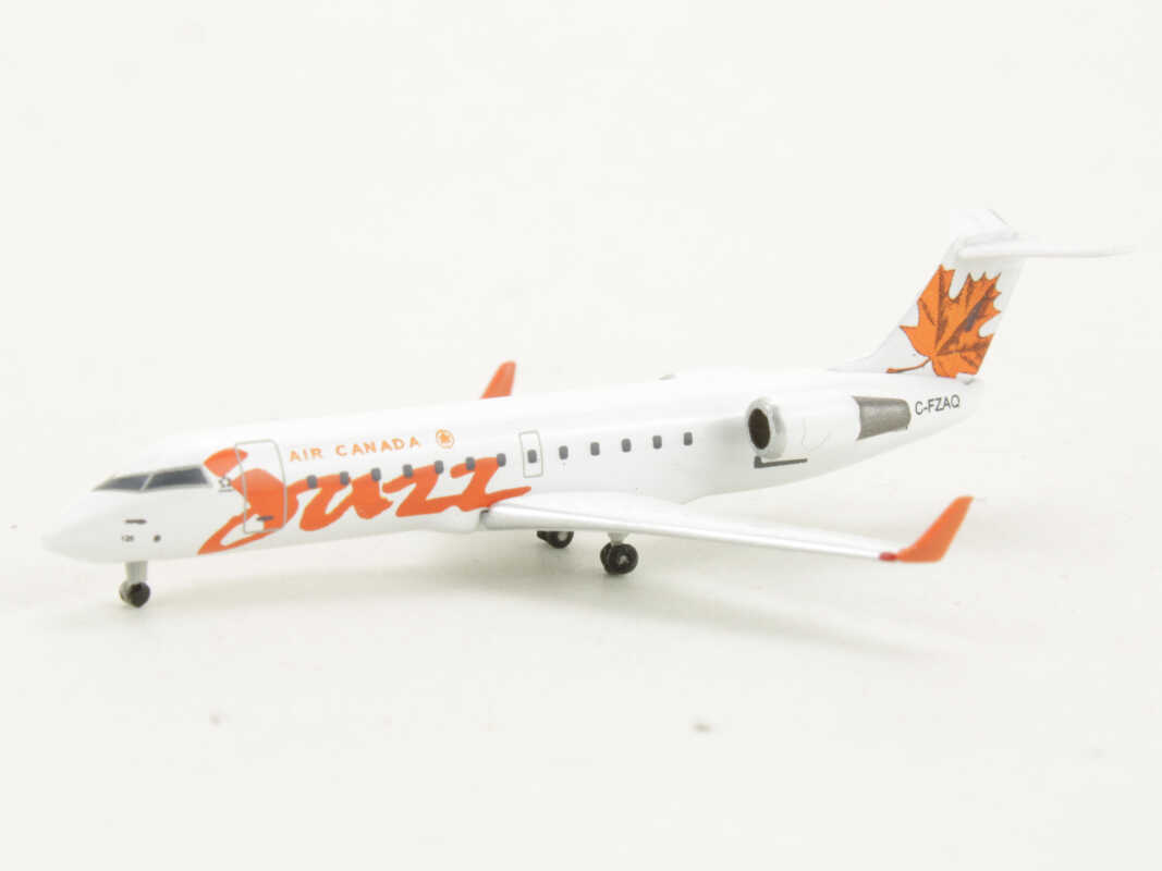 Bombardier CRJ-100ER Air Canada Jazz C-FZAQ Inflight500 IF520001 1:500 – Bild 3