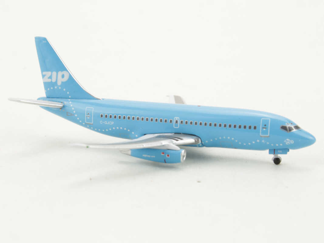 Boeing 737-200 ZIP Air C-GJGP Inflight500 IF5732016 1:500 – Bild 2