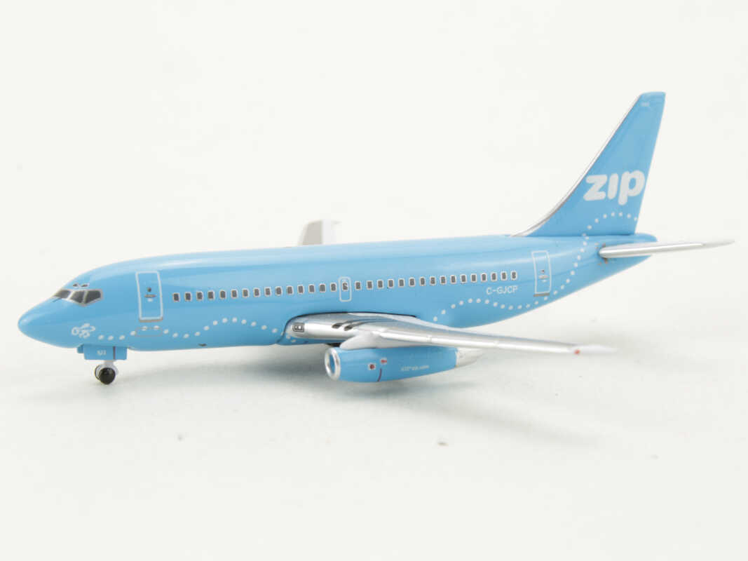 Boeing 737-200 ZIP Air C-GJGP Inflight500 IF5732016 1:500 – Bild 3