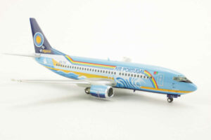 Alternative view of Boeing 737-300 TAP Air Portugal "Algarve" CS-TIC Herpa Premium 016285 1:200