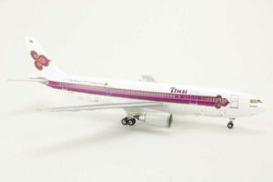 Alternative view of Airbus A300-600 Thai Airways "Sri Anocha" HS-TAB Herpa Premium 016292 1:200