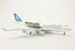 Alternative view of Boeing 747-400 Air New Zealand "Frodo" ZK-NBV Herpa Premium 016322 1:200