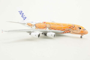 Alternative view of Airbus A380 ANA All Nippon Airways "Flying Honu" JA383A Phoenix 04388 1:400