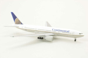 Alternative view of Boeing 777-200 Continental Airlines N78005 NG Herpa 506489 1:500