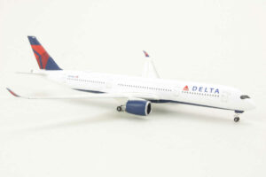 Alternative view of Airbus A350-900 Delta Air Lines N505DN Herpa 530859-001 1:500