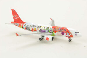 Alternative view of Airbus A320 Thai Air Asia HS-ABD Herpa 532686 1:500