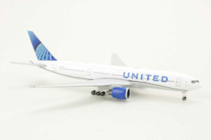 Alternative view of Boeing 777-200 United Airlines N69020 Herpa 537353 1:500