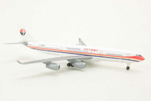Alternative view of Airbus A340-313 China Eastern B-2380 Dragon Wings 55005 1:400