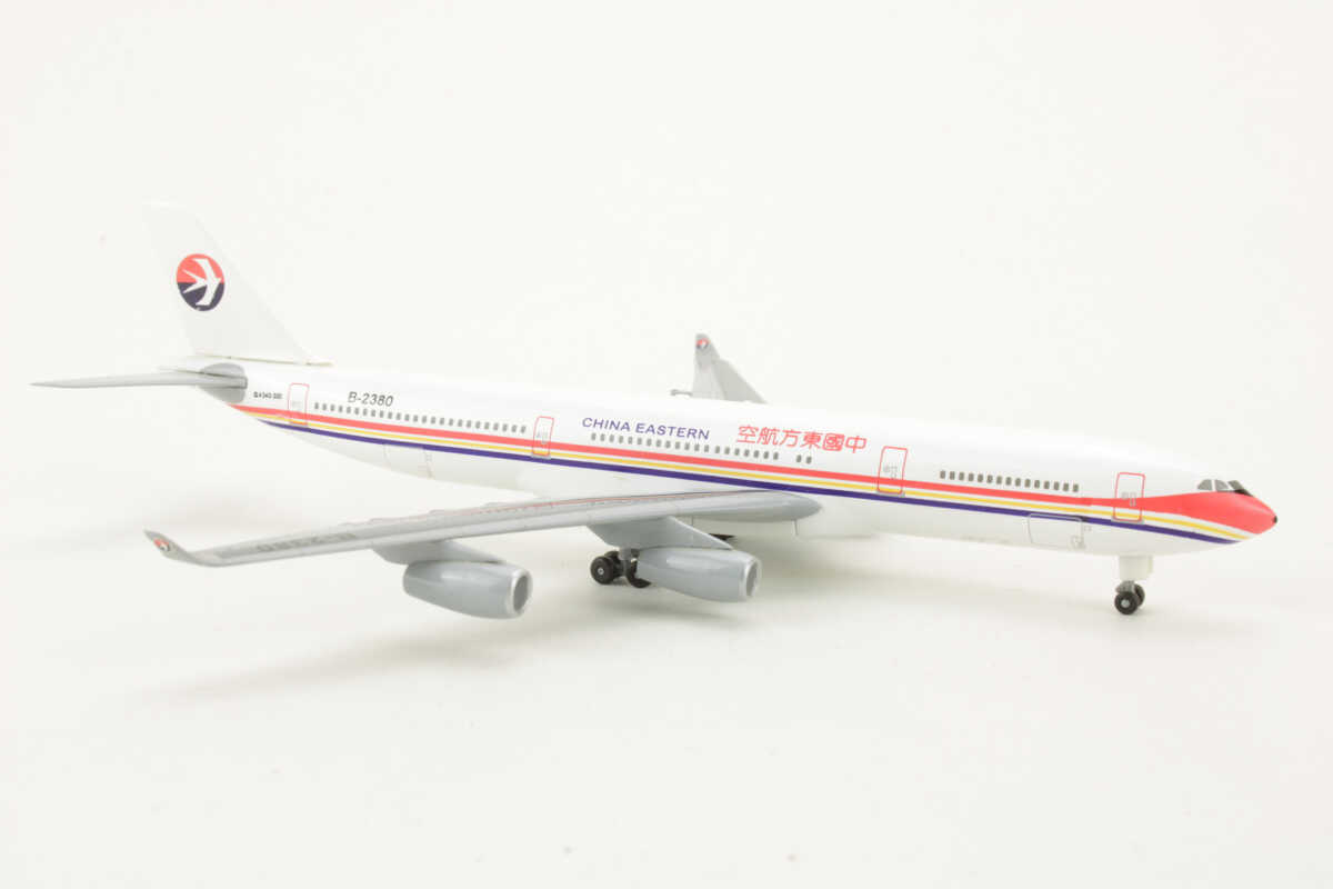 Airbus A340-313 China Eastern B-2380 Dragon Wings 55005 1:400 - Image 2