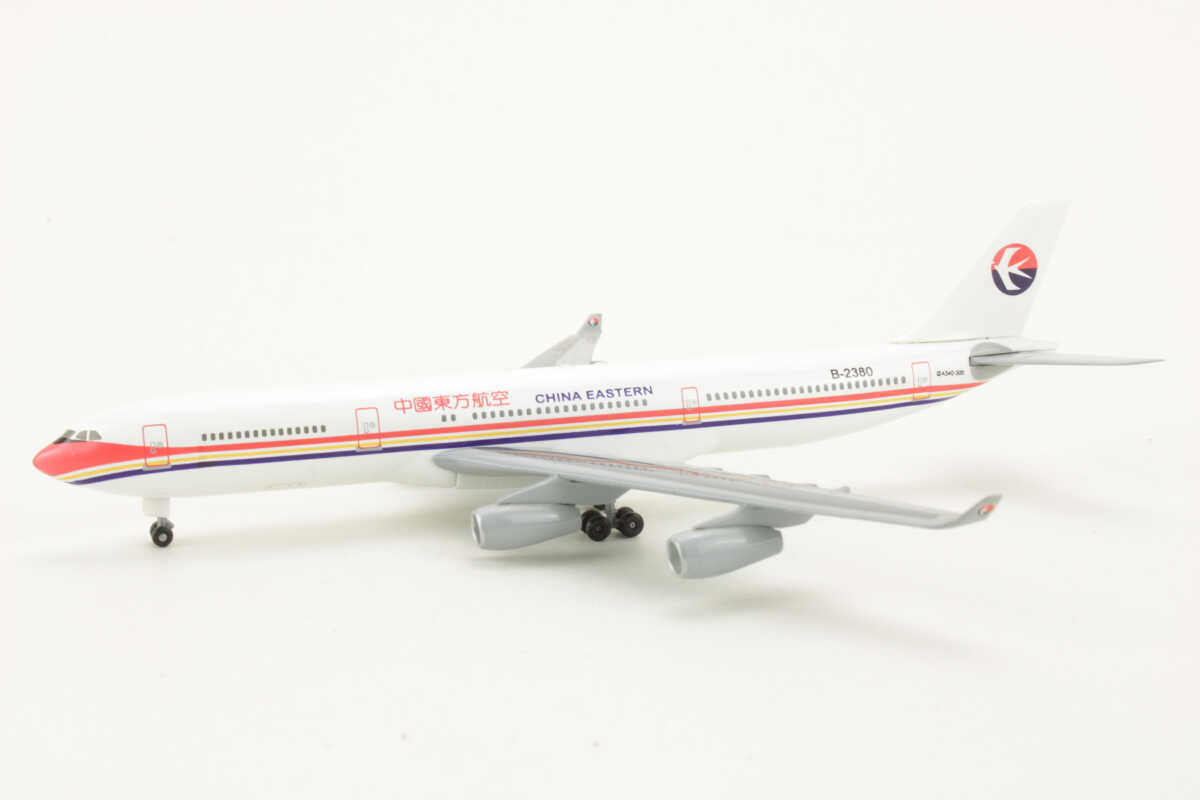 Airbus A340-313 China Eastern B-2380 Dragon Wings 55005 1:400 - Image 3