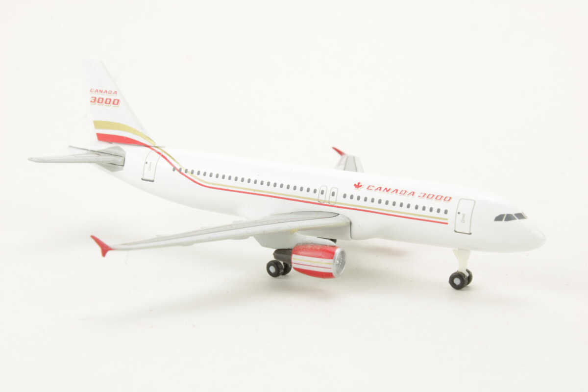 Airbus A320 Canada 3000 Dragon Wings 55014 1:400 - Image 2