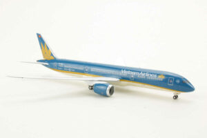 Alternative view of Boeing 787-9 Vietnam Airlines VN-A868 NG Models 55109 1:400