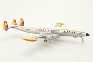 Alternative view of *2.Wahl* Lockheed L-1049 Super Constellation Air Ceylon 4R-ACH Herpa 552134 1:200 *2nd choice*