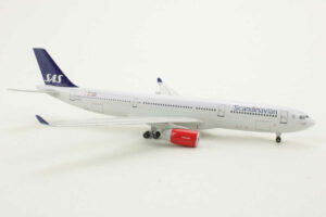 Alternative view of Airbus A330-300 SAS Scandinavian LN-RKH Dragon Wings 55651 1:400