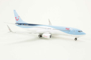 Alternative view of Boeing 737-800 TUIfly D-ATUC Herpa 557085 1:200