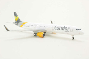 Alternative view of Airbus A321 Condor D-AIAC Herpa 557689 1:200