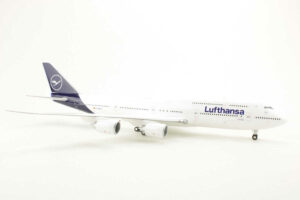 Alternative view of Boeing 747-8 Lufthansa "Sachsen-Anhalt" D-ABYF Herpa 559188 1:200