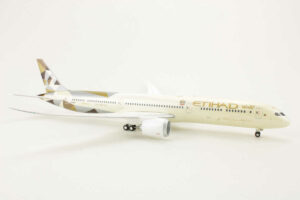 Alternative view of Boeing 787-10 Etihad Airways A6-BMA Herpa 559676 1:200