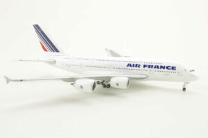 Alternative view of Airbus A380-800 Air France F-HPJB Herpa 561228 1:400