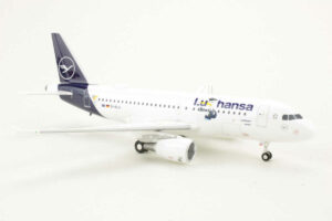 Alternative view of Airbus A319 Lufthansa "Lu & Cosmo" D-AILU Herpa 570985 1:200