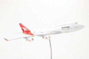 Alternative view of Boeing 747-200 Qantas Schabak 850/28 1:250