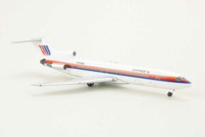Alternative view of Boeing 727-200 United Airlines N7636U Aeroclassics ACN7636U 1:400