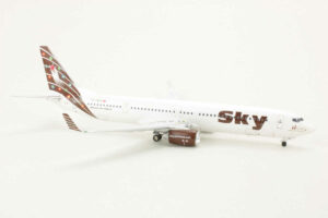 Alternative view of Boeing 737-900ER Sky Airlines TC-SKP Aviation200 AV2739004 1:200