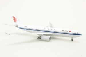 Alternative view of Airbus A330-200 Air China B-5918 Aeroclassics 1:400