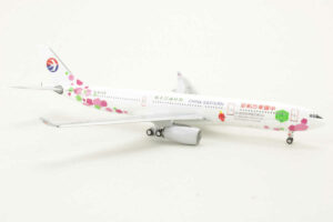Alternative view of Airbus A330-300 China Eastern "Xian Horticultural Expo" B-6129 Aeroclassics 1:400