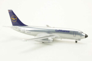 Alternative view of Boeing 737-200 Lufthansa "Polished" D-ABHD Bluebox BBOX7320 1:200