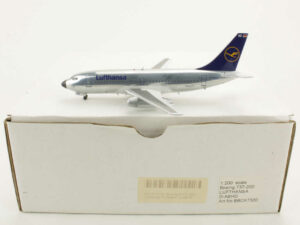 Boeing 737-200 Lufthansa "Polished" D-ABHD Bluebox BBOX7320 1:200