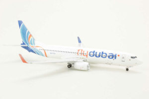 Alternative view of Boeing 737-800 flyDubai A6-FDA Aviation200 DPDUB01 1:200